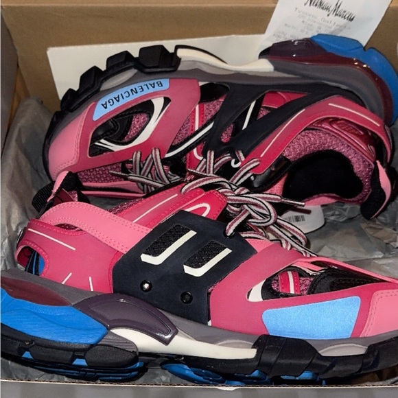 Worn twice. Still in good shape - Picture 4 of 4